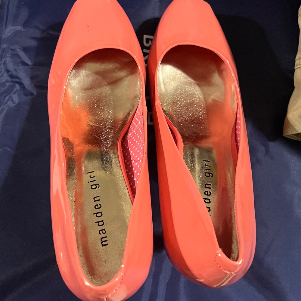 Madden Girl Coral Getta 9  EUC 🧡